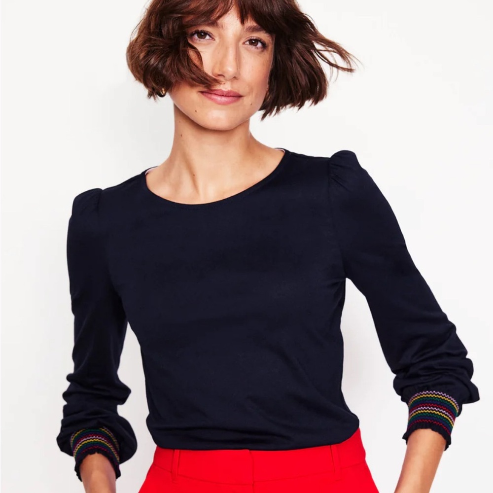 Boden Smocked Cuff Supersoft Top
Navy - size 8